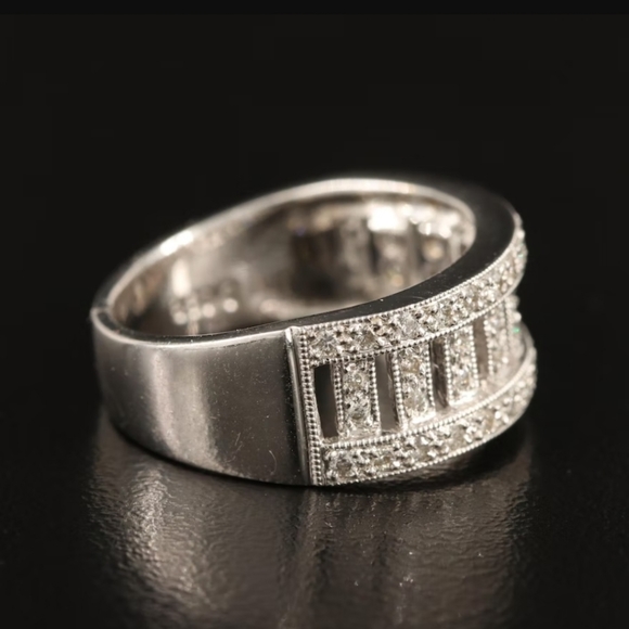 18k Diamond Ring - Picture 3 of 8